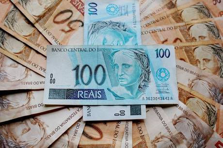 13º salário: como usar o dinheiro extra e não passar por apertos?